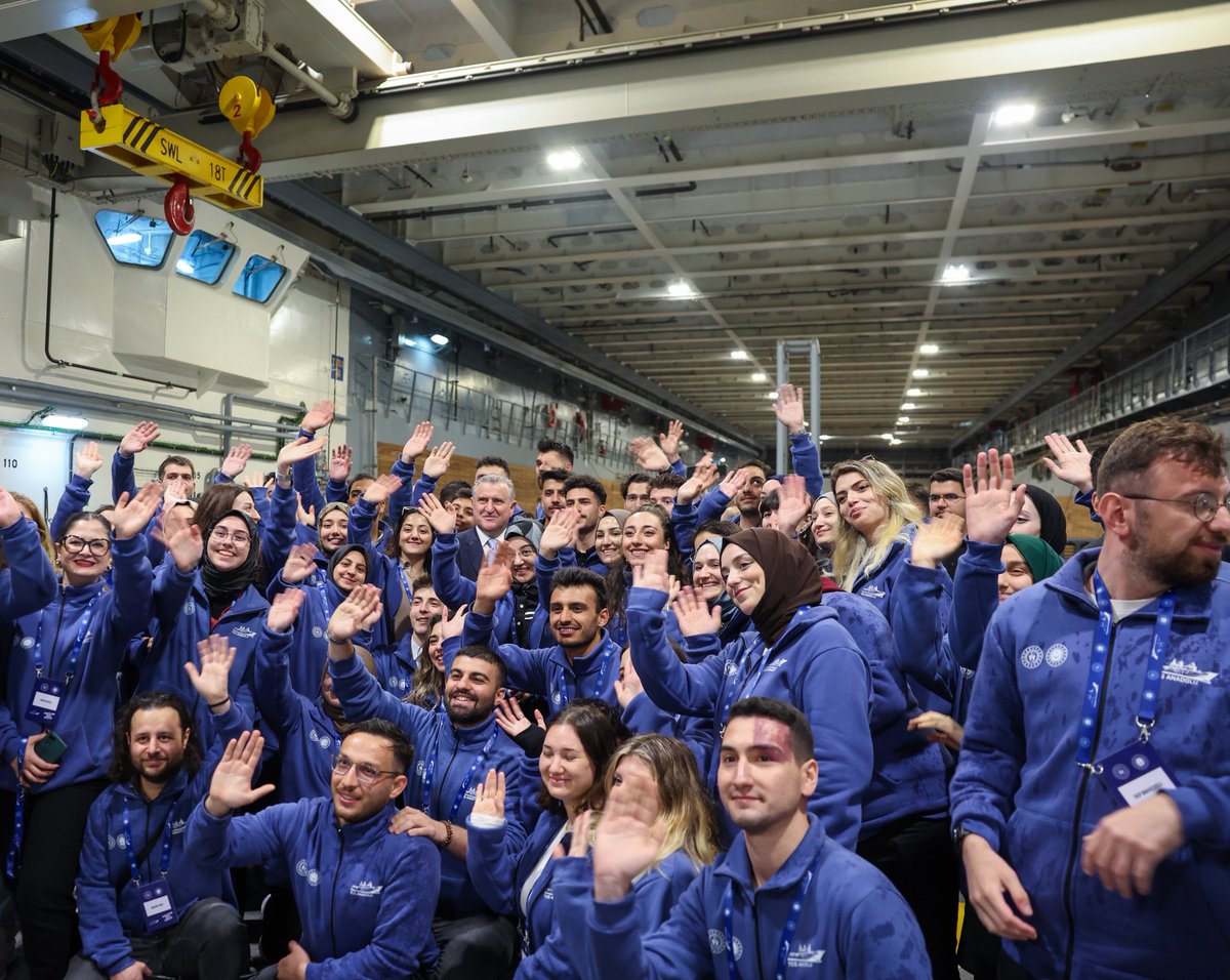 Milli gururumuz TCG Anadolu özel bir program kapsamında alanlarında özel başarılar göstermiş 350 gencin katılımıyla zafer şehri Çanakkale’den İstanbul’a yola çıkıyor.

Gençlik ve Spor Bakanımız Sn Dr. Osman Aşkın Bak’ın <a href="/OA_BAK/">Dr. Osman Aşkın Bak</a> öncülüğünde gerçekleştirilen bu özel program