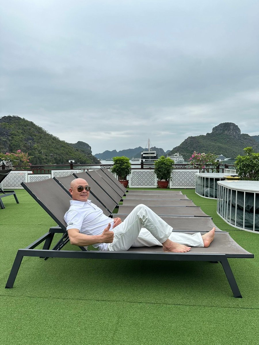 MR Trần tweet media