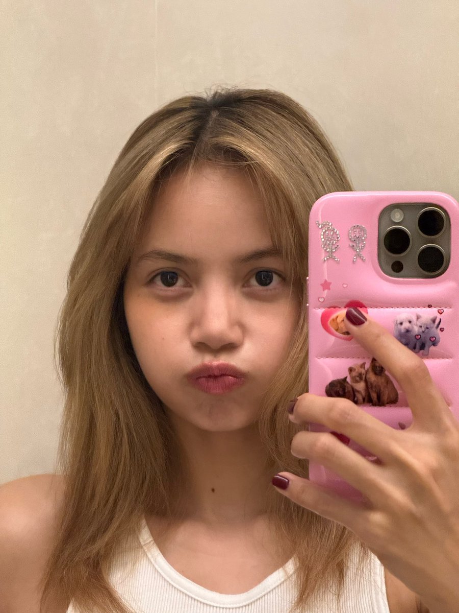 New photo on #LISA via Bubble 😍😍😍