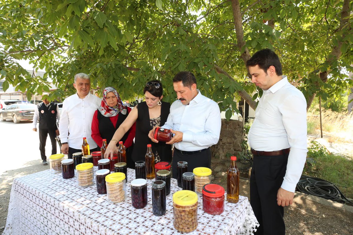 🇹🇷 “Kadın Girişimi, Hatay’a Değer Katıyor!”

📌 Valimiz Mustafa MASATLI, üretimdeki azmi, sosyal dayanışma ruhu ve girişimci yönü ile  öne çıkan Hassa Kadın Girişimi Üretim ve İşletme Kooperatifini ziyaret etti. Valimiz, kooperatifin sahadaki üretim ve faaliyetlerini yerinde