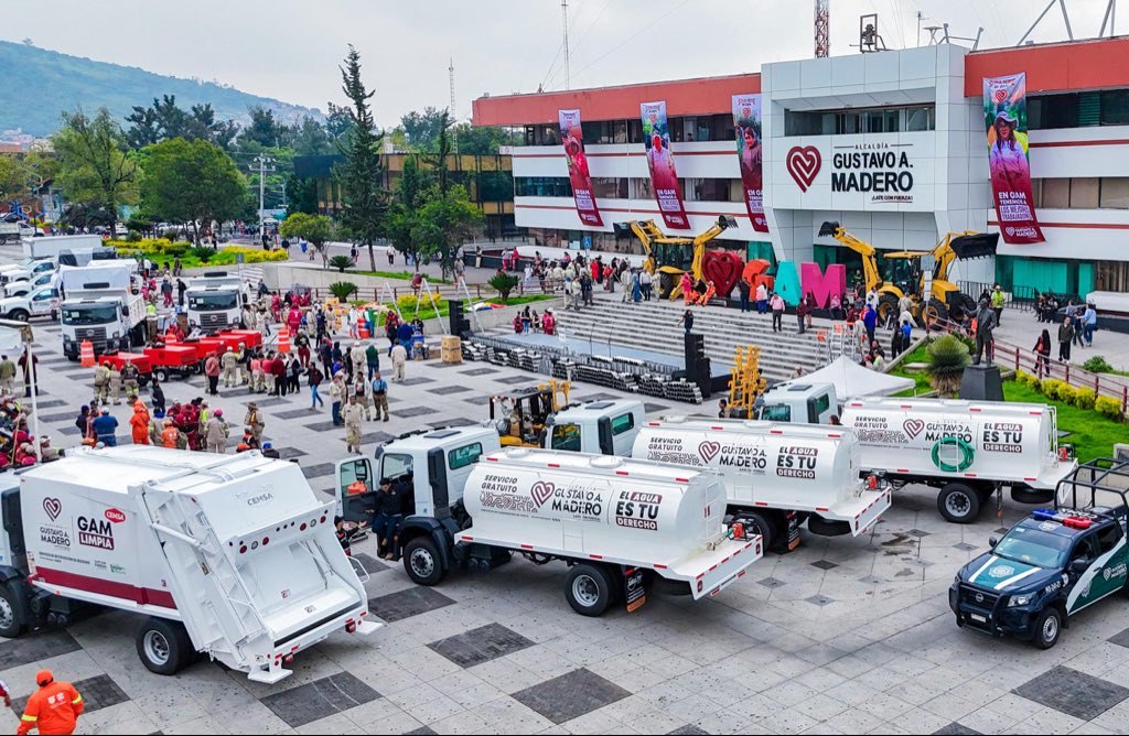 La de Ocho (@ladeochocdmx) on Twitter photo El alcalde de <a href="/TuAlcaldiaGAM/">Alcaldía Gustavo A. Madero</a>, <a href="/yancolozano/">Janecarlo Lozano</a>, hizo una inversión histórica al comprar herramientas y maquinaria pesada completamente nueva, que fue entregada a los trabajadores de la alcaldía para atender las peticiones vecinales a la brevedad.
laprensaenlinea.com.mx/Vistas/Publica… El alcalde de <a href="/TuAlcaldiaGAM/">Alcaldía Gustavo A. Madero</a>, <a href="/yancolozano/">Janecarlo Lozano</a>, hizo una inversión histórica al comprar herramientas y maquinaria pesada completamente nueva, que fue entregada a los trabajadores de la alcaldía para atender las peticiones vecinales a la brevedad.
laprensaenlinea.com.mx/Vistas/Publica…