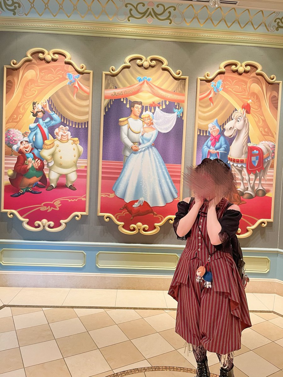 massara1102's tweet photo. うふふふふ＊
数年ぶりに夢の国へ＊

お洋服は
Triple*fortune × Victorian maiden ◎

ご機嫌そうな写真しか撮ってない…+

#KIST札幌 https://t.co/USAGVo7g7R