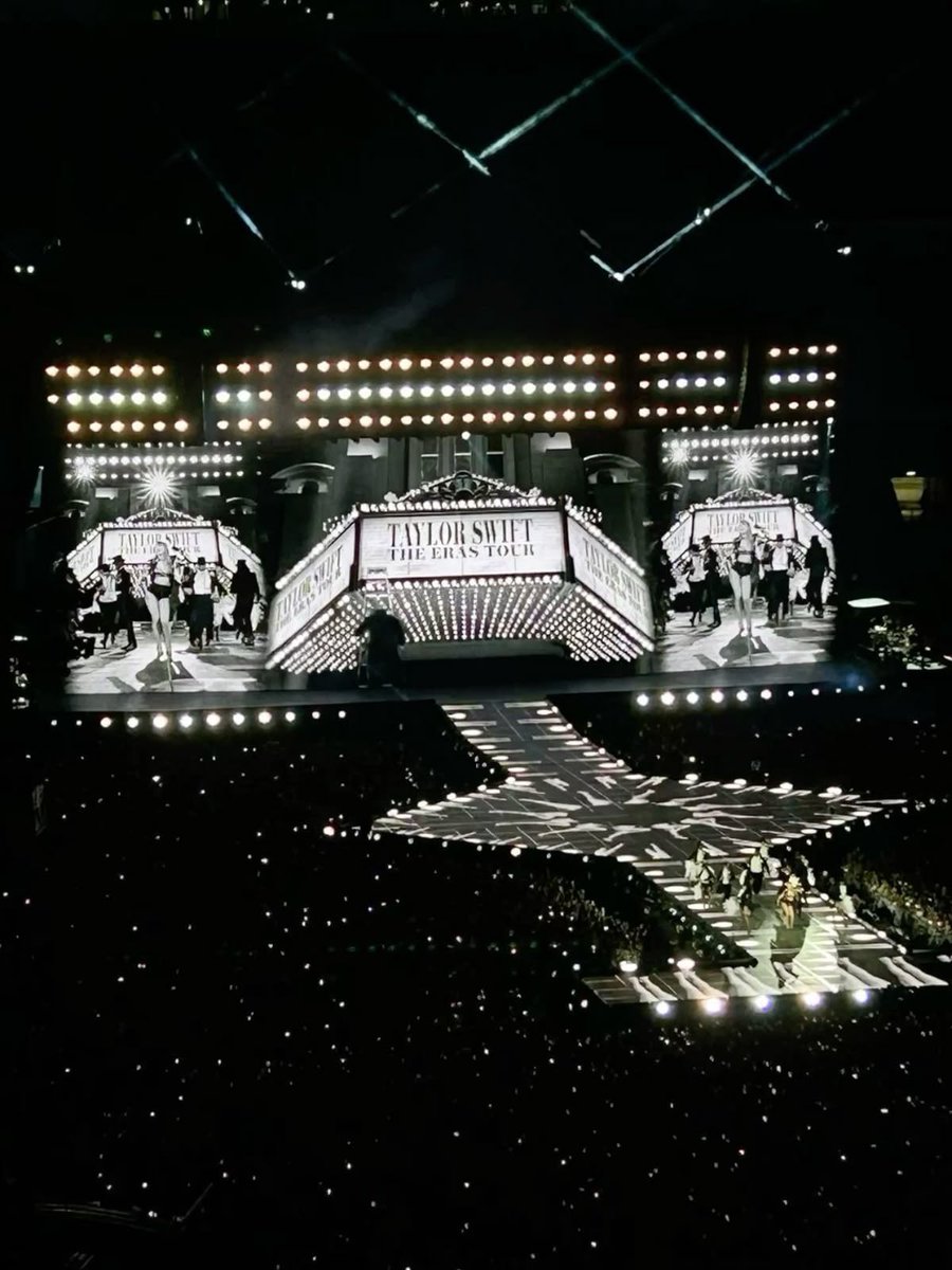 kitgrudge's tweet photo. The eras tour visuals will genuinely never be topped https://t.co/8J1Z3Iv3U0