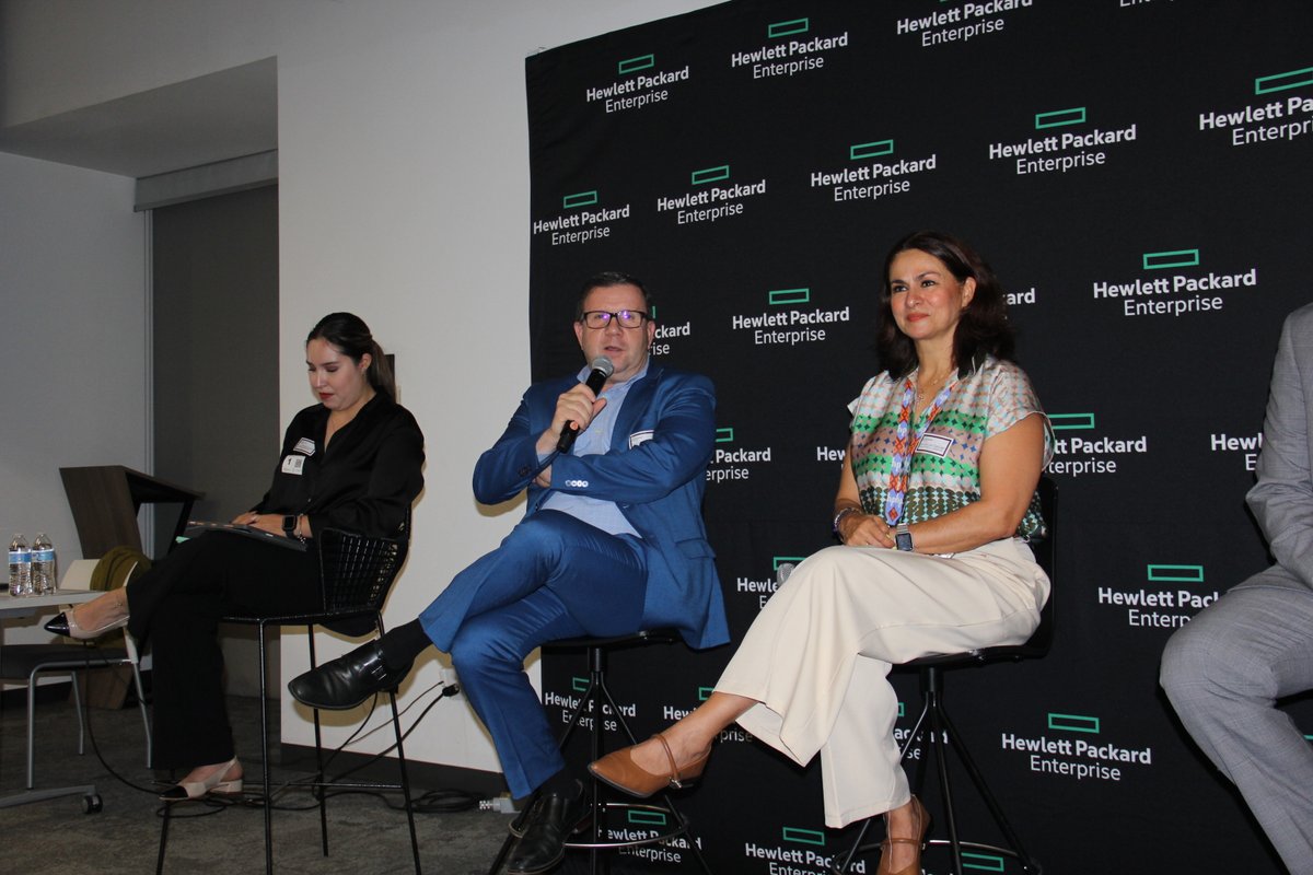 CanietiGDL's tweet image. 🎙️ En #TechAndTalk, líderes de HP, HPE, KIRE y CANIETI hablaron del presente y futuro del trabajo.
Coincidieron en que el cambio laboral y personal van de la mano, y que el talento joven, las habilidades blandas y la colaboración universidad-empresa son clave.

#CANIETI