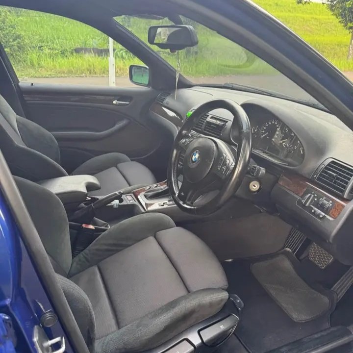 Suka Mobil Tua tweet media