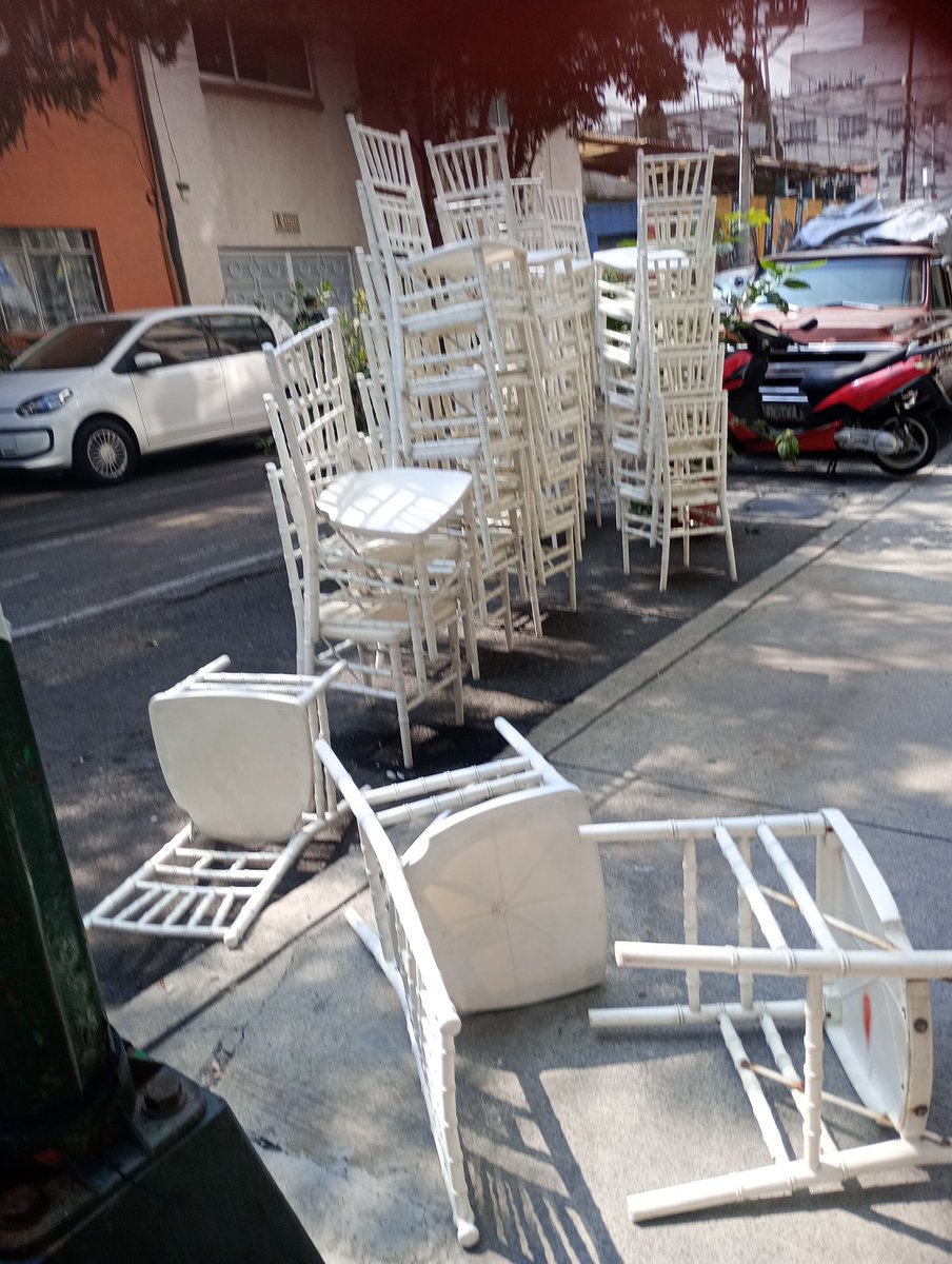 ¿Hoy si vienen <a href="/SSC_CDMX/">SSC CDMX</a> ? La calle es pública, no de unos cuantos <a href="/UCS_GCDMX/">Unidad de Contacto del Secretario SSC CDMX</a>