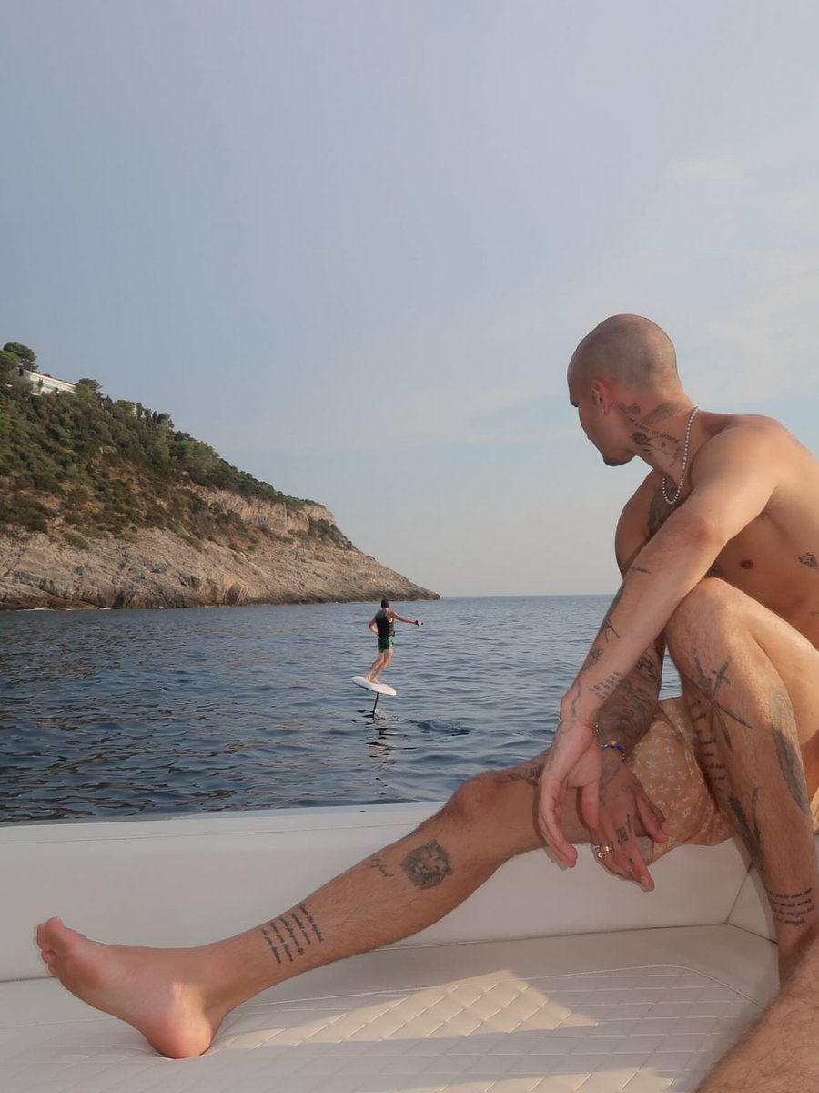 2017_limelight's tweet photo. Guys! 

Romeo is teasing the shit out of us 🥵🔥🥵🔥🥵🔥🥵

We have a new treat guys 🥵🔥

#feet #barefoot #footf https://t.co/8ubyyQCSCC