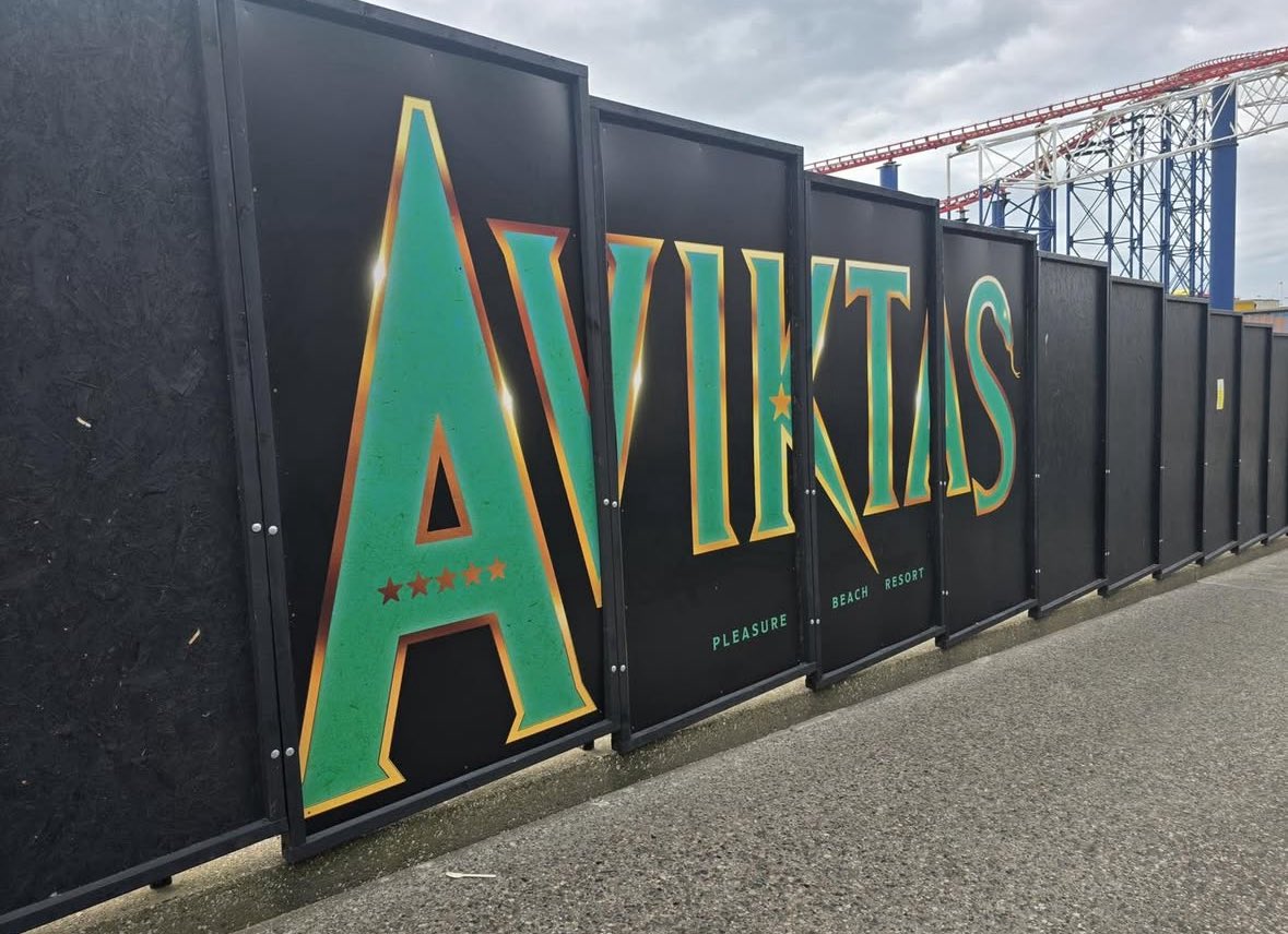 dean8001's tweet photo. New Aviktas inspired away shirts will be available to pre-order late September! @Pleasure_Beach
πΈ: @_coaster_dad
#NeverFailsToDeliver https://t.co/qOyUgOG4we