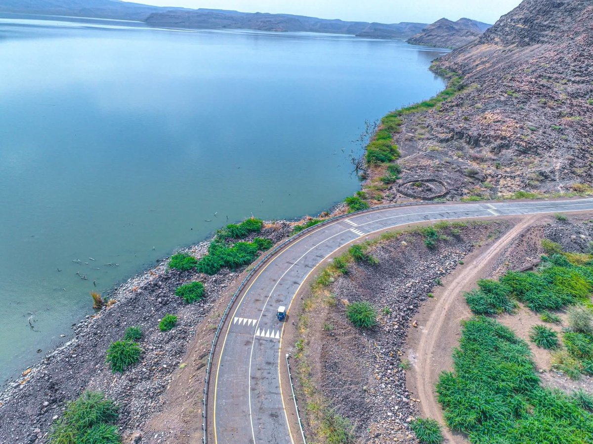 WadeUsman's tweet photo. አፋምቦ የአዋሽ ወንዝ መዳረሻ 
የአዋሽ ወንዝ በርካታ ኪሎ ሜትሮችን አቋርጦ ትልቅ ሃይቅ ሆኖ ለጥ ብሎ ያረፈበት ይህ በአፋር ክልል አፋምቦ የሚገኝ ውብ ቦታ፣ ቀልብን ሰብሰብ የሚያደርግ ልዩ ስፍራ ነው። https://t.co/7i6WATj6kY