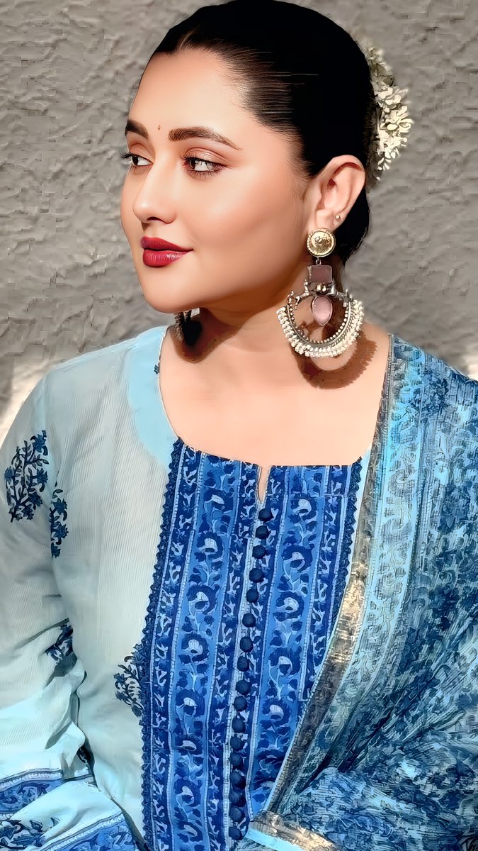 WallpaperIndian's tweet photo. 👑 Rashami Desai ❤️

#Rashami #RashamiDesai https://t.co/jgypuOjqYz