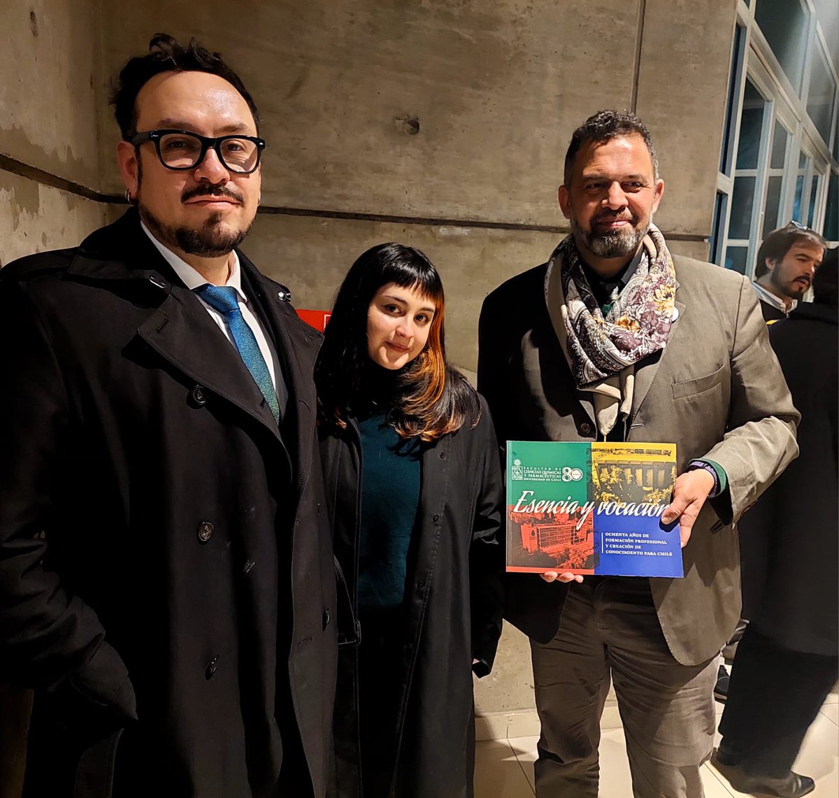 Colegio QF y BQ (@colegioqfybq) on Twitter photo El Pdte. Héctor Torres Aguilera
<a href="/QFHectortorres/">Héctor Torres</a> asistió a la ceremonia lanzamiento libro conmemorativo: "Esencia y Vocación: 80 años de formación profesional y creación de conocimiento para Chile" que se realizó en <a href="/QuimicaUdeChile/">Química UCHILE</a> #80años #QFyBQ El Pdte. Héctor Torres Aguilera
<a href="/QFHectortorres/">Héctor Torres</a> asistió a la ceremonia lanzamiento libro conmemorativo: "Esencia y Vocación: 80 años de formación profesional y creación de conocimiento para Chile" que se realizó en <a href="/QuimicaUdeChile/">Química UCHILE</a> #80años #QFyBQ