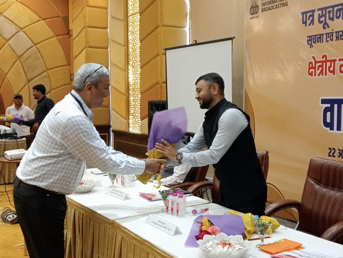 A seminar was organized at the EPFO Regional Office, Udaipur, in collaboration with local employer associations, to spread awareness about the Pradhan Mantri Viksit Bharat Rozgar Yojana. (1/3)
