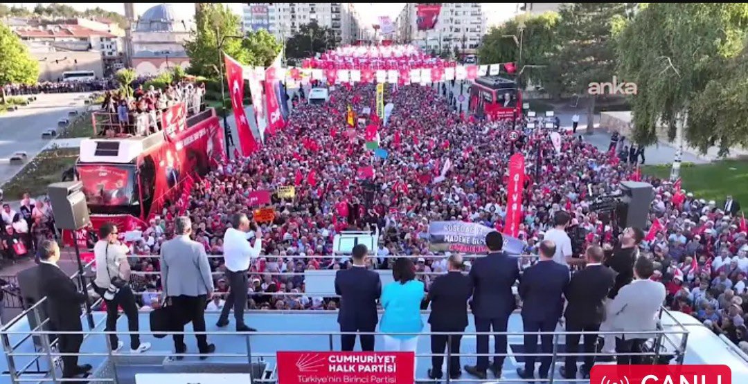 Artık kale yok, zincirleri kıran halk var!

📍Sivas