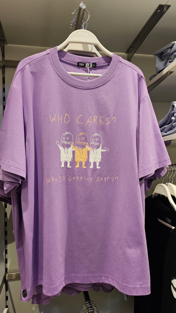 rajav2021's tweet image. ഡ്രസ്സ്‌ വരെ ട്രാക് ചെയ്ത് തുടങ്ങി. 
Who cares?