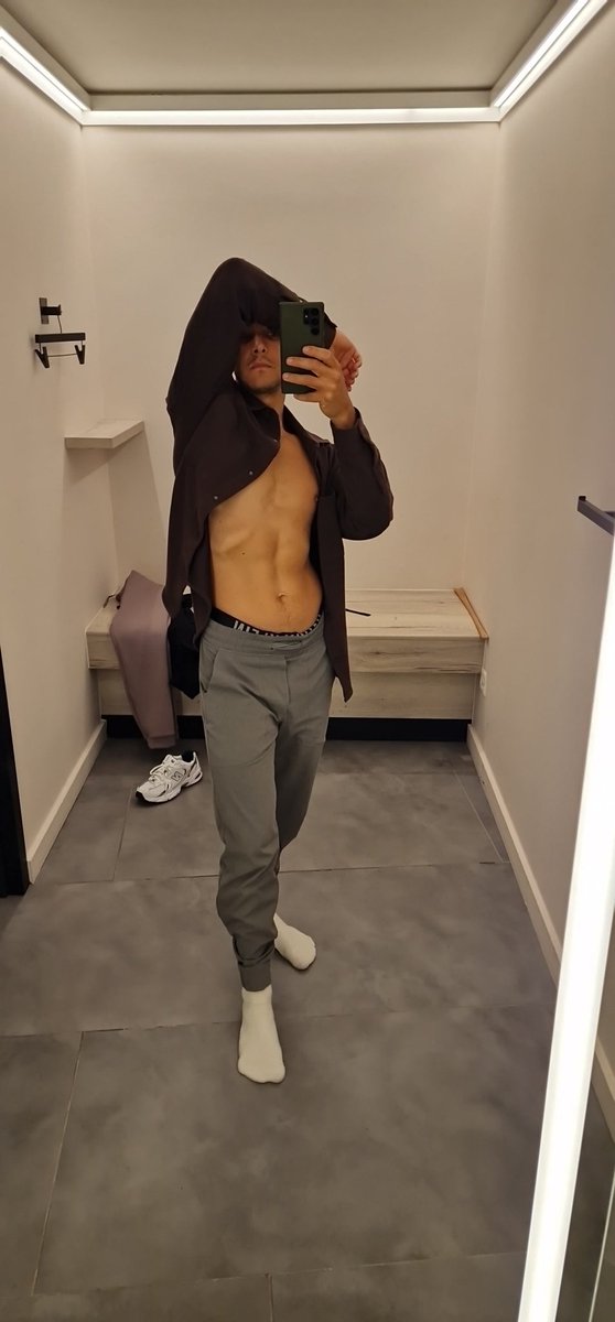 _breakingbeds's tweet image. What do you think of this combo? Should it buy it?