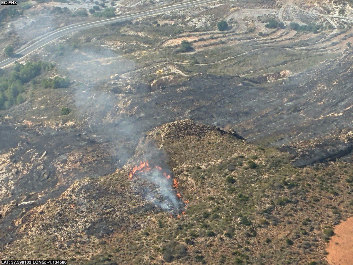 Actualización:

Los servicios de extinción dan por estabilizado el incendio en Cuestas de Cadacero, en #Cartagena.

Gracias a todos los efectivos por su rápida actuación.
