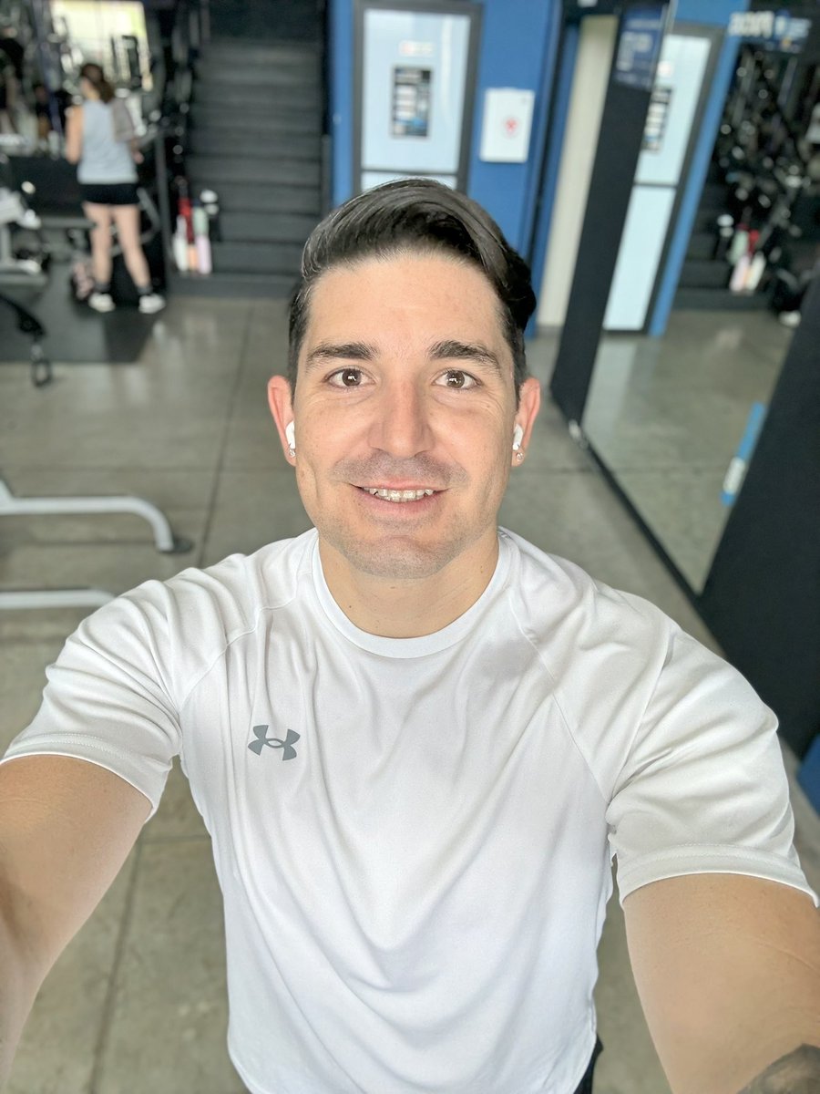 No juzgues al sincero por su dureza, cuídate del falso por su dulzura. #TheSawey #CasiNadie #ElBuenaOnda #AfinArteMusic #findesemana