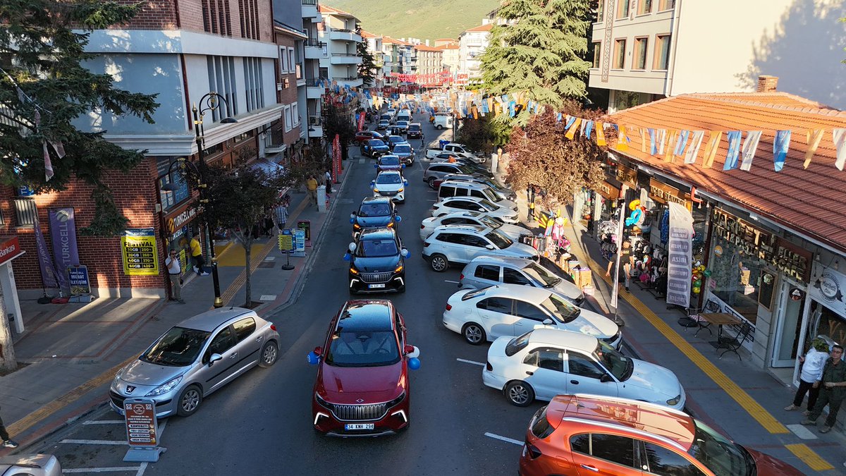 🚘TOGG Konvoyu ile Şölen Coşkusu

Sünnet şölenimizde yavrularımızın mutluluğuna, milli gururumuz TOGG araçlarımızın oluşturduğu konvoy eşlik etti.

Sevinç, coşku ve heyecan Kızılcahamam’da bir arada yaşandı.