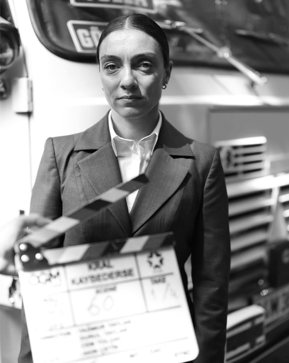 magazin_portali's tweet image. #StarTV'nin sevilen dizisi #KralKaybederse’nin yeni sezon çekimleri başladı.

İki yıllık zaman atlamasıyla başlayacak yeni sezonda Kenan ve Handan, yeni bir sınavla karşı karşıya. 

Kenan tüm dengeleri değiştirecek güçlü bir tehditle mücadele ederken, aşka kalbini kapamış Fadi