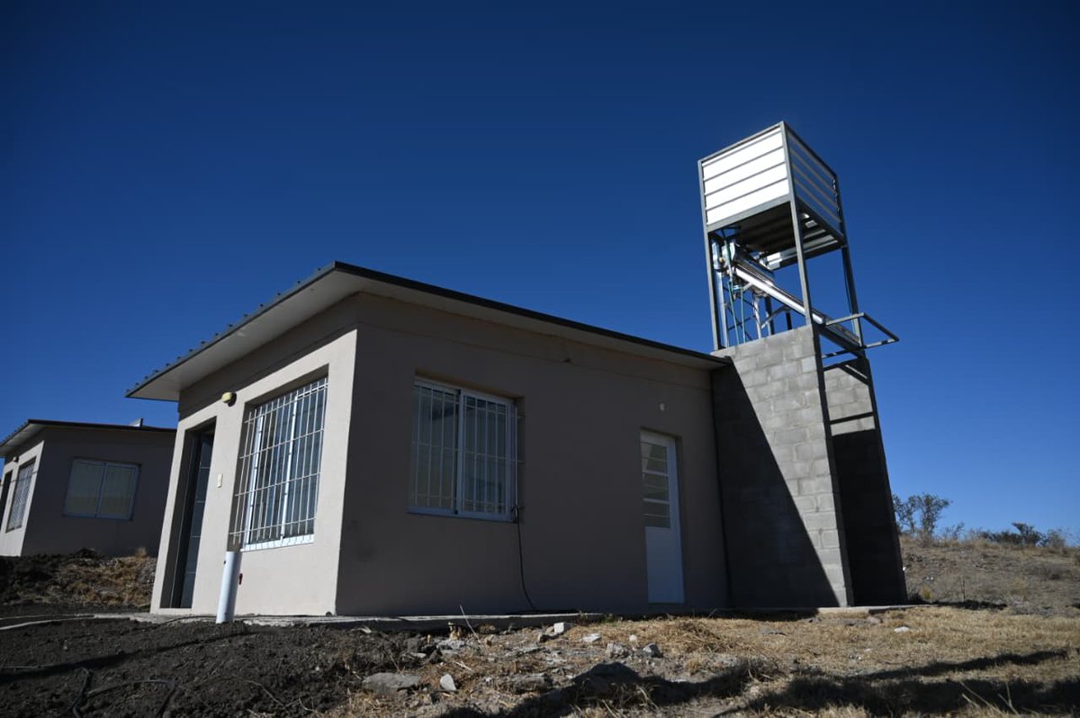 Entregamos viviendas a 8 familias de Las Lagunas: un techo propio que abre la puerta a nuevos proyectos, sueños y oportunidades. Un símbolo de progreso y esperanza.
#SanLuisLaProvincia #ViviendaDigna #Cumplimos