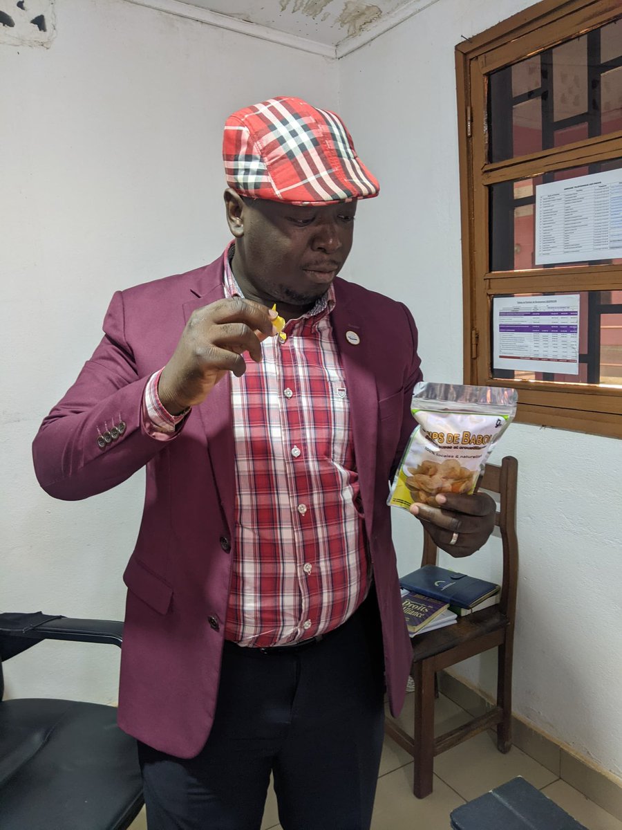 🇨🇫Olivine Gloria innove !

Pour la première fois en Centrafrique, le Babolo (patate douce) se transforme en chips croustillantes.
Entre agroalimentaire et cosmétique, elle valorise notre terre et notre savoir-faire local.
#ChipsDeBabolo #InnovationRCA #MadeInRCA