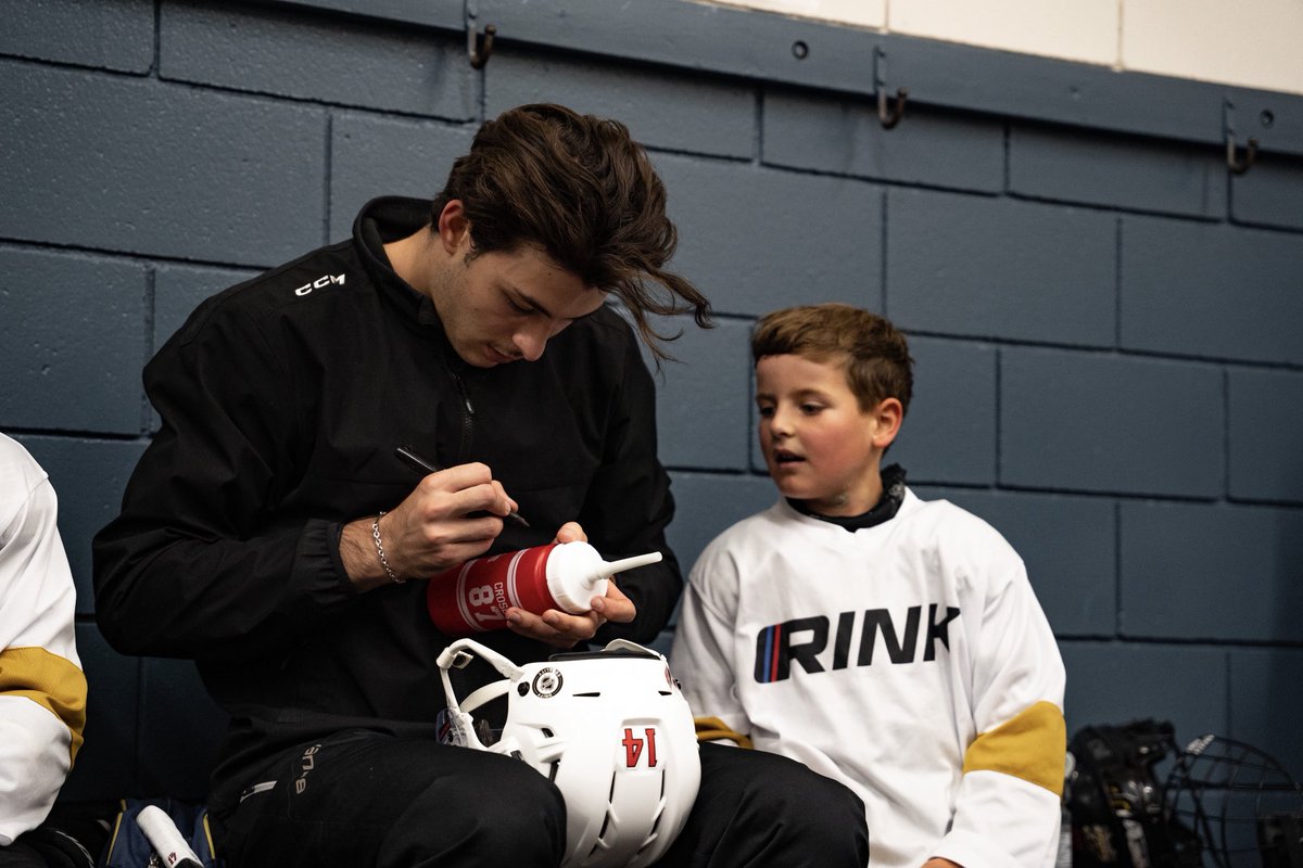 rha_kelowna's tweet photo. Thanks to @lyndenlakovic17 who  was a guest coach for our Summer Camps. Lynden went 27th overall in the NHL Draft. A former RHA Alum and current captain of the @mjwarriors it was an amazing week for the kids to look up to Lynden (literally, he’s really tall!) and get some insight https://t.co/bEmhulliSs