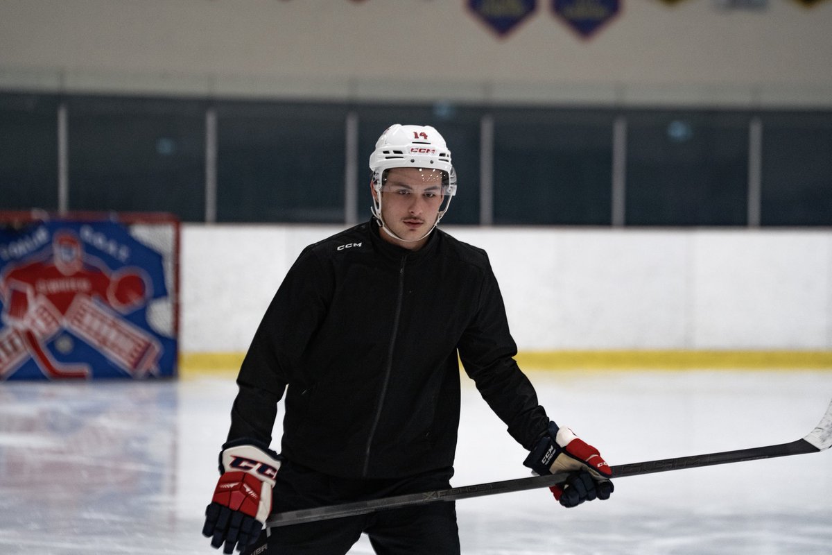 rha_kelowna's tweet photo. Thanks to @lyndenlakovic17 who  was a guest coach for our Summer Camps. Lynden went 27th overall in the NHL Draft. A former RHA Alum and current captain of the @mjwarriors it was an amazing week for the kids to look up to Lynden (literally, he’s really tall!) and get some insight https://t.co/bEmhulliSs