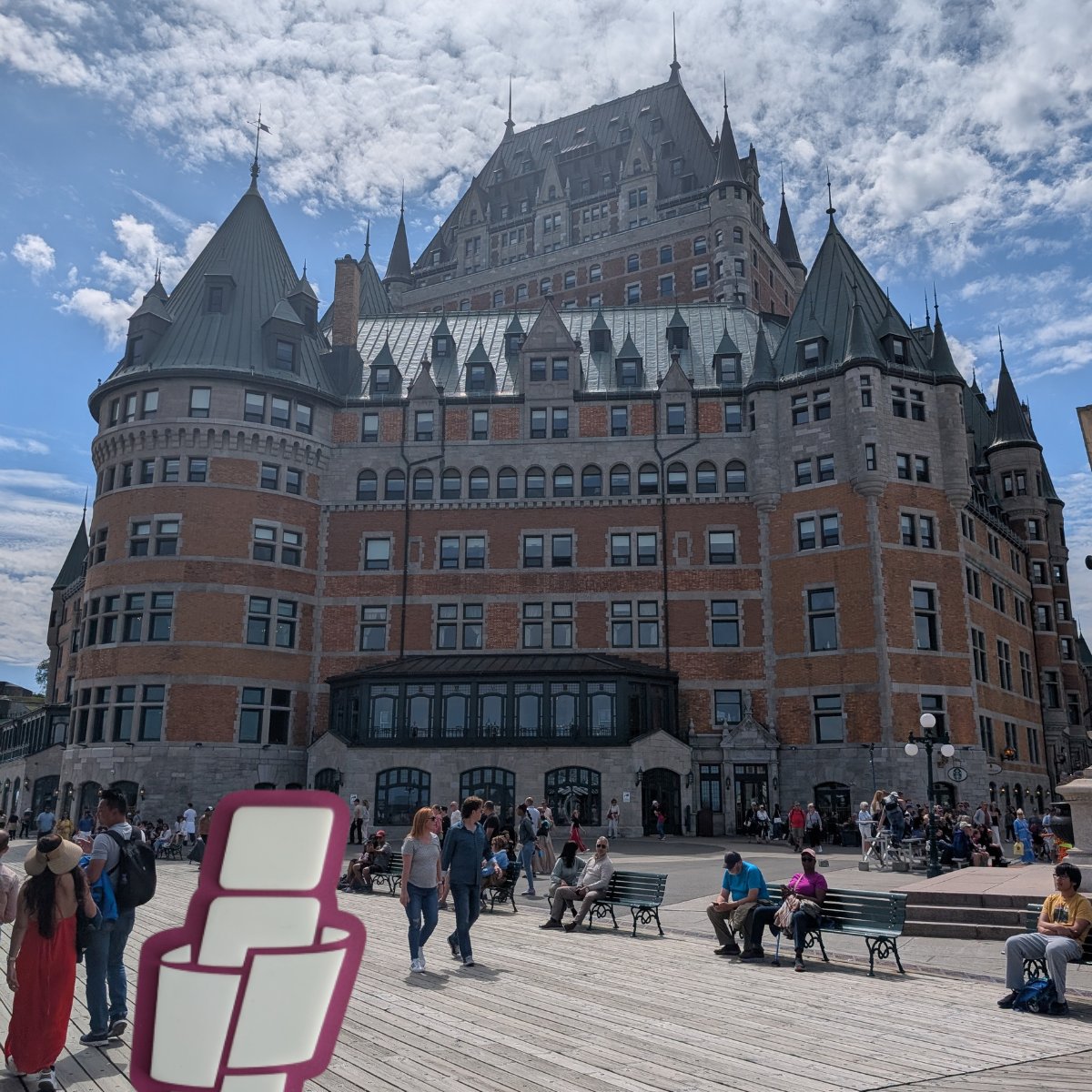 Rien de trop beau pour Bipper!

Le voici arrivé au grandiose <a href="/FairmontFronten/">Fairmont Frontenac</a> pour une vacances princière! Le berceau de la francophonie en Amérique du Nord est heureux d'accueillir un tel ambassadeur. 🤴

#BIPPERRoadTrip2025  #rccaq
<a href="/IBACanada/">IBACanada</a>