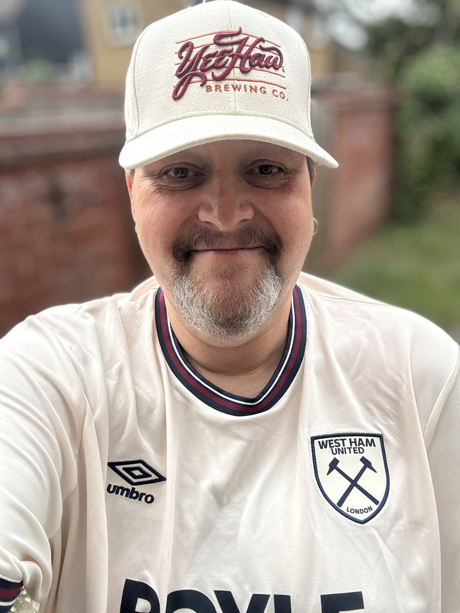1st <a href="/WestHam/">West Ham United</a> game since arriving home &amp; it’s on tv,definitely gonna need a drink or several🍺Off to the pub⚒️⚒️⚒️
#HopingForTheBestFearingTheWorst #COYI ⚒️
