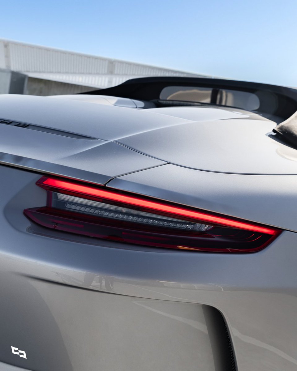 collectingcars_'s tweet image. This 991-generation Porsche 911 Speedster Heritage Edition is a highly sought-after limited-production modern open-top sports car.
⁠
LIVE NOW - Christchurch, New Zealand ⁠
⁠
collectingcars.com/for-sale/2020-…
⁠
#CollectingCars #Porsche #911Speedster