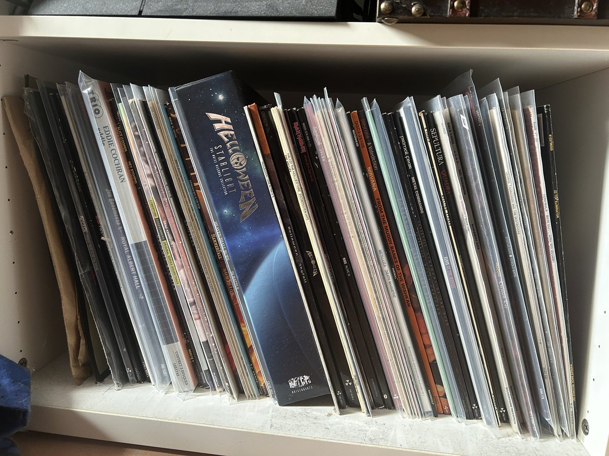 ubidius's tweet photo. Wenn ich Mangas lese, höre dabei Schallplatten.
Das Gefühl eine Platte aufzulegen und diese am Stück zu hören, ist für mich super entspannend ( ^ω^ ) https://t.co/Qb0kHzI9Bg