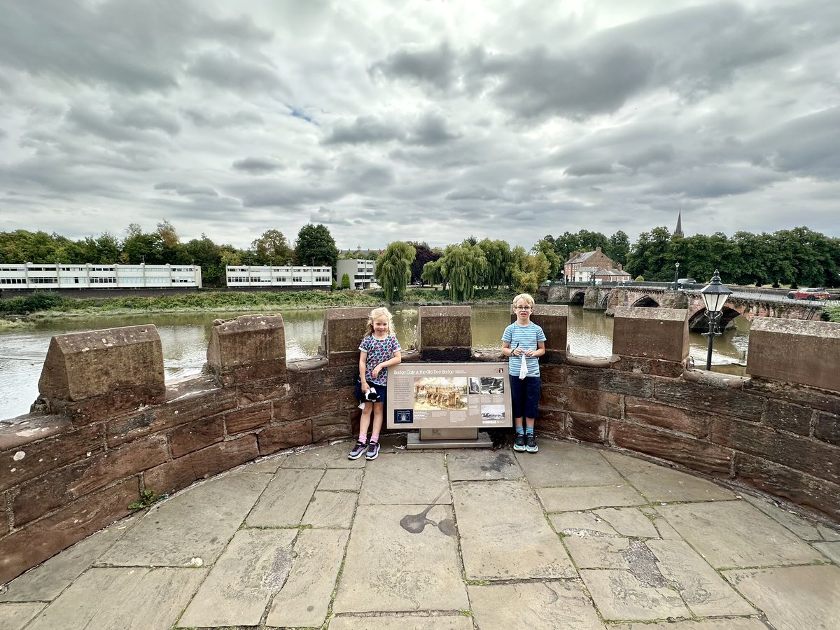 shellienic's tweet photo. Today p2: After we pulled the kids away from playing trains we walked the Chester Walls, before stopping for a late lunch. A little shopping & then back to the station for our journey home. #OffDutyTrainDriver #Chester #ChesterWalls #WalkTheWalls #RomanCity #GettingOurStepsIn https://t.co/jtY3HvyOBp