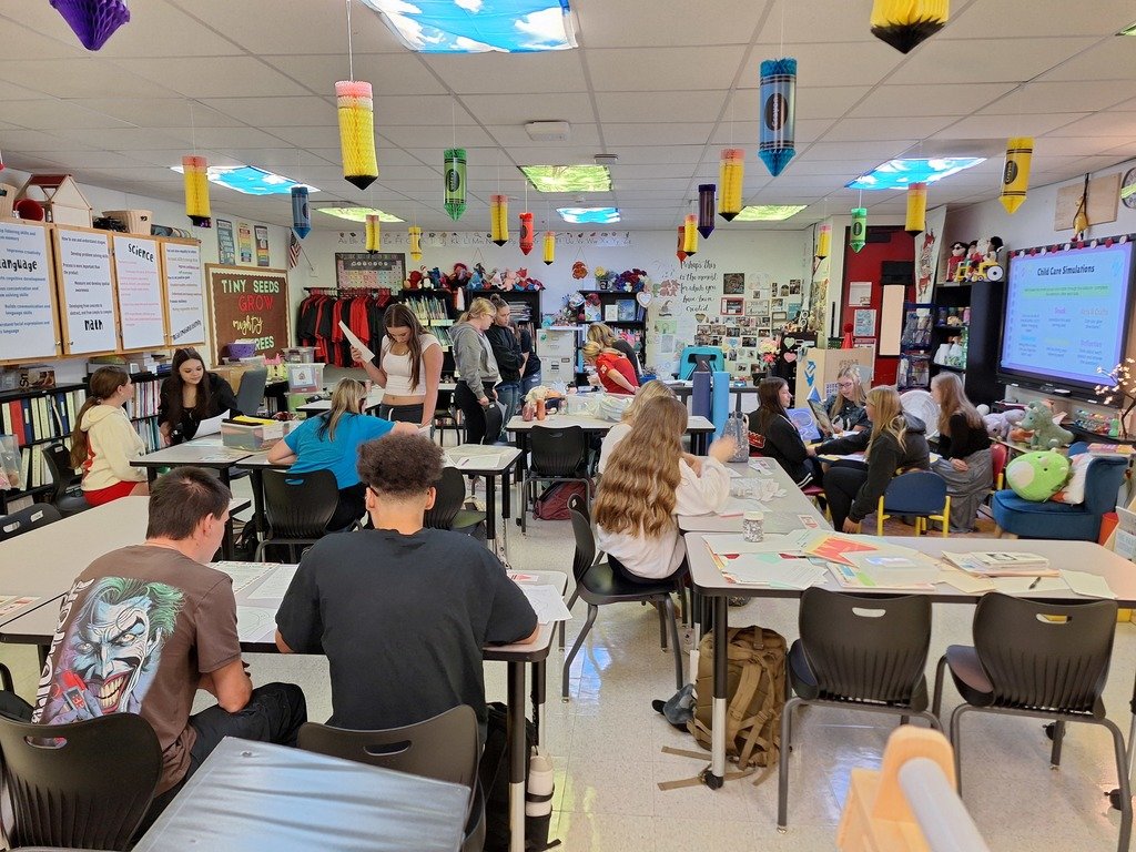 PCHSDragons's tweet image. Early Childhood Ed students particpated in simulations of various ECE roles- diaper changing, book reading, snack prep, arts, and behavioral guidance. #ECEmatters #GrowingTheFuture