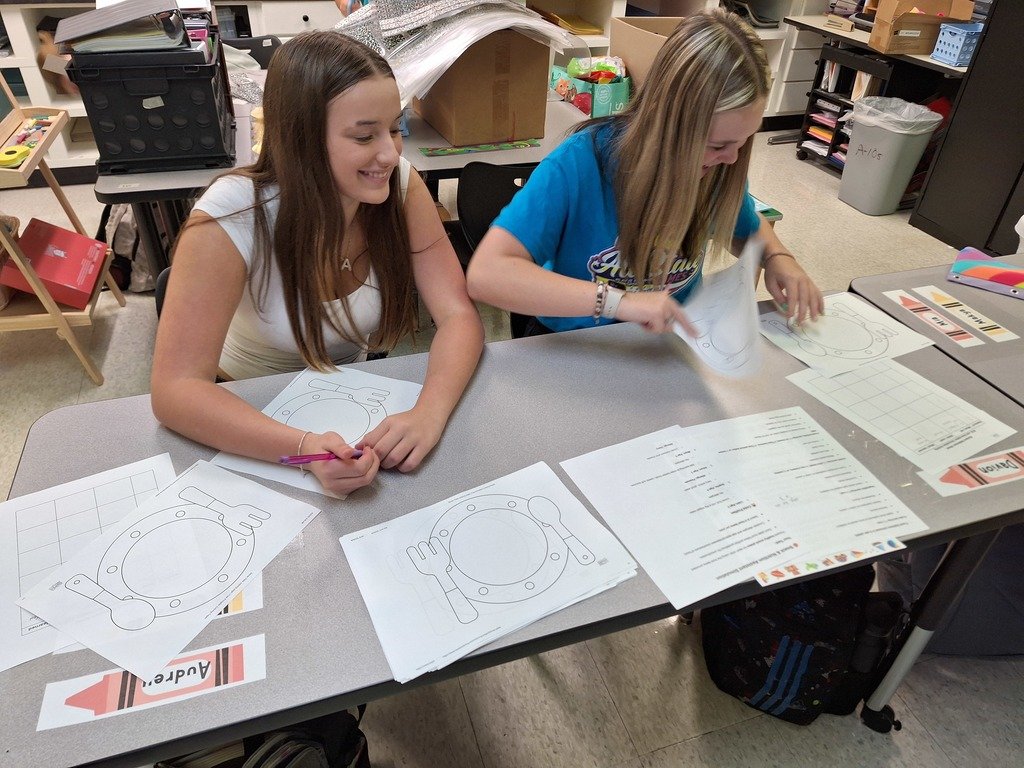PCHSDragons's tweet image. Early Childhood Ed students particpated in simulations of various ECE roles- diaper changing, book reading, snack prep, arts, and behavioral guidance. #ECEmatters #GrowingTheFuture