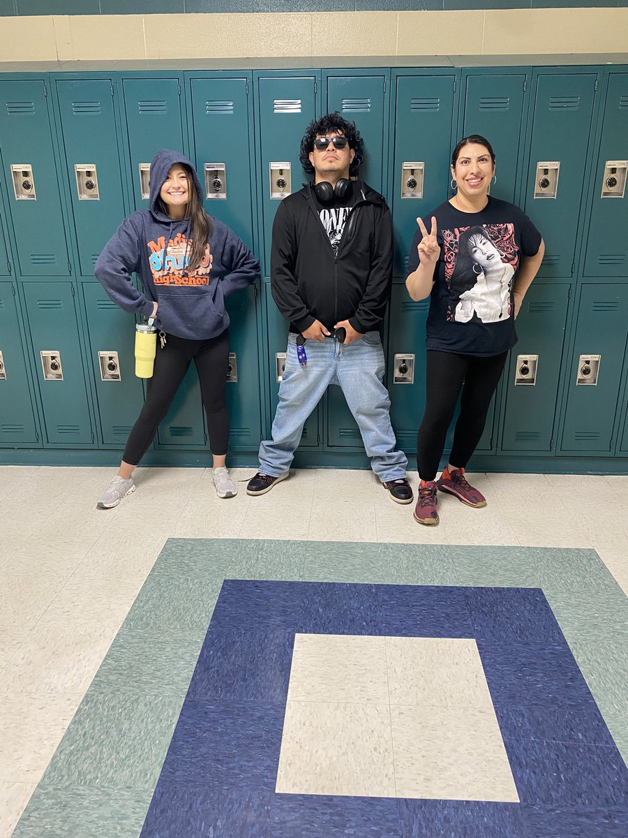 Flip flop Friday! I don’t think these kids go to this school… #SkyhawkPride #MedinasMarvels