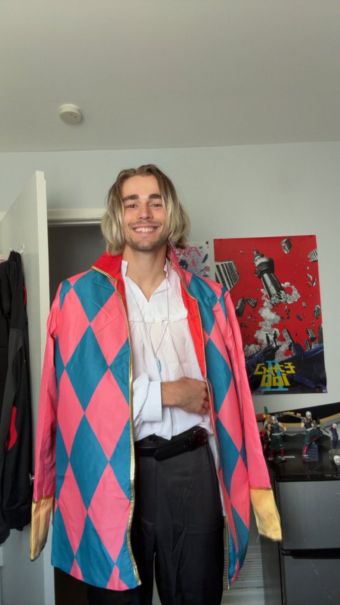 Ishyaboygunt's tweet photo. M’lady! #howlpendragon #howlcosplay #howlsmovingcastle https://t.co/cOWQqLYgEQ