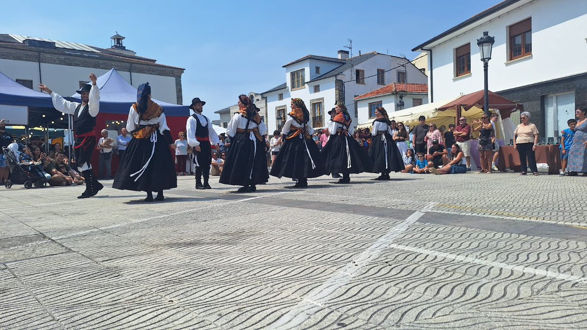 Bo Día Internacional do Folclore 👣
.
#traspés #traspès #folclore 
.