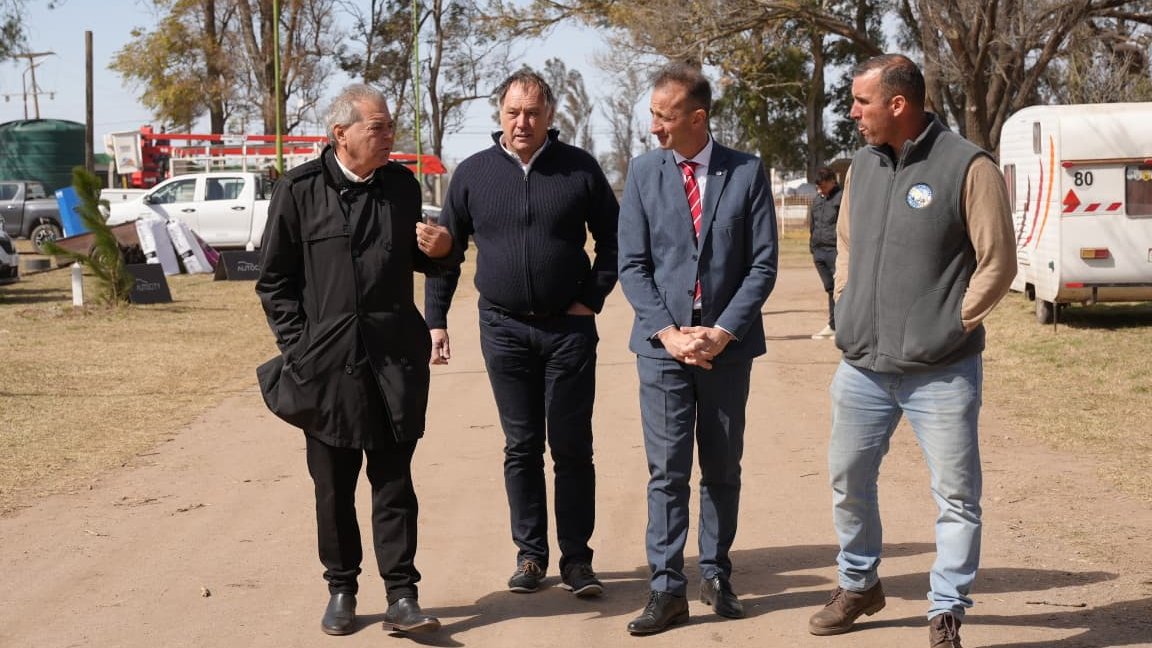 #Oliva l Inauguración de la 42° Expo Rural

El ministro Busso y el secretario General de Gobernación, David Consalvi, participaron  de la apertura de la Expo Rural 2025 “Cultura, Tradición y Progreso”, que se desarrollará hasta 24 de agosto.

➕ info 👉bit.ly/4mXbGl3