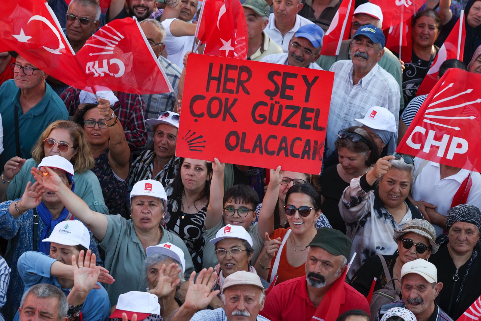 CHP Chair Ozgur Ozel addresses citizens in Sivas during the “Safeguarding the National Will” rally on August 22, 2025. (Photo via X)