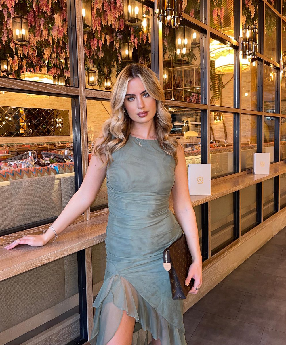 Phone_jq90a's tweet image. Happiness is extra fries 🍟💖