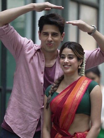 #SidharthMalhotra last 5 movies
#Yodha Flop
#ThankGod Flop
#Marjaavan Below Average
#Aiyaari Disaster
#Ittefaq Flop

#JanhviKapoor last 5 movies:
#Devara Average
#Ulajh Disaster 
#MrAndMrsMahi Flop
#Mili Disaster 
#Roohi Flop

Both coming together with #ParamSundari

Verdict?