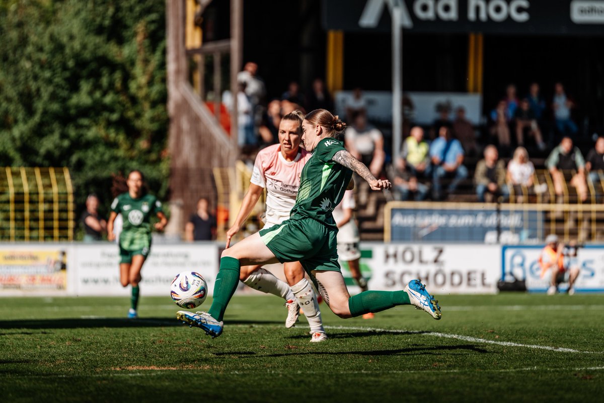 VfLWolfsburg_PT's tweet photo. As nossas Lobas derrotaram o Bayer Leverkusen por 3 a 2, em um amistoso disputado nesta manhã. Os gols foram marcados por @AlexPopp11, @Svenja_Huth e Sharn #Freier. 🐺💚

🟢⚪️ #VfLWolfsburg https://t.co/XsPSY0kKeH
