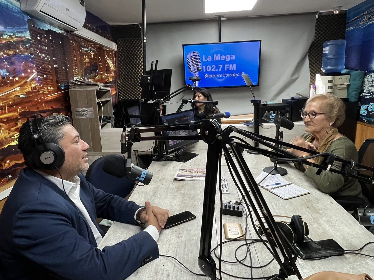 AHORA. Delegado presidencial regional (s) de #Tarapaca, Pedro Medalla, en entrevista con Betty Terrazas, en programa “Mejoremos Tarapacá” en radio La Mega 102.7 FM #Iquique  #AltoHospicio