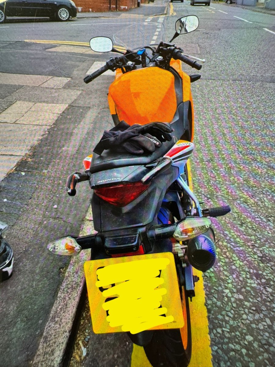 StaffsRoadHarm's tweet image. Out and about in the #Lichfield and #Tamworth areas today.  Dealing with Uninsured Riders. No seatbelts. Insecure loads. Disqualified driver.  These are all higher risk road users as they are happy to just not bother with the rules. Leading to more risk and cost to those that do.