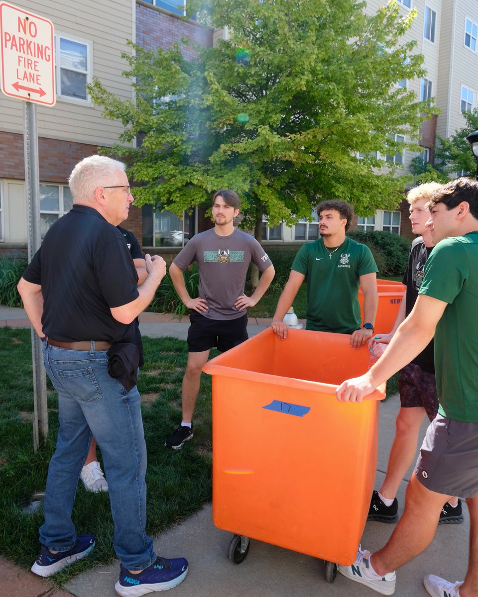 Dr. Laura Bloomberg (@csu_president) on Twitter photo I love stopping by Euclid Commons when students are moving in. This time, I brought Tim Cosgrove, chair of the Board of Trustees, with me.
Thanks to the <a href="/ResLifeCSU/">CSU Residence Life</a> staff and the team of student volunteers for creating a smooth move-in experience.
#CSUWOW #clestate I love stopping by Euclid Commons when students are moving in. This time, I brought Tim Cosgrove, chair of the Board of Trustees, with me.
Thanks to the <a href="/ResLifeCSU/">CSU Residence Life</a> staff and the team of student volunteers for creating a smooth move-in experience.
#CSUWOW #clestate