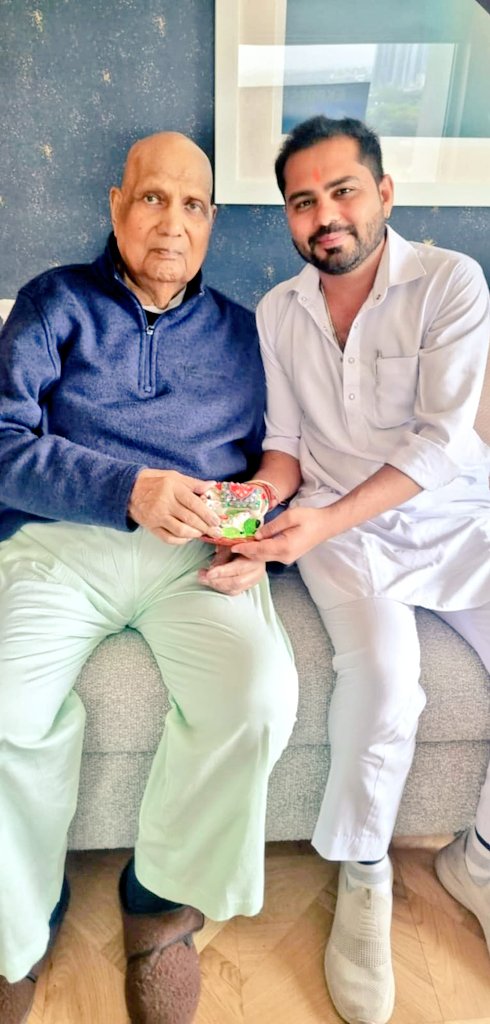 jatinjournalist's tweet photo. कल रात से मन बहुत भारी है, @RtHonLordPaulPC सर के निधन की खबर बेहद दुःख दायी है।उनसे मिलकर बहुत कुछ सीखा और बहुत कुछ सीखना बाकि था 🥹। कुछ ही दिन पहले हुई वीडियो कॉल में उन्होंने अपने पैतृक गाँव चांग देखने की इच्छा जाहिर की थी।भगवान उनकी आत्मा को शांति दें 🥹🙏
#lordswarajpaul https://t.co/ea8HDDNMZG