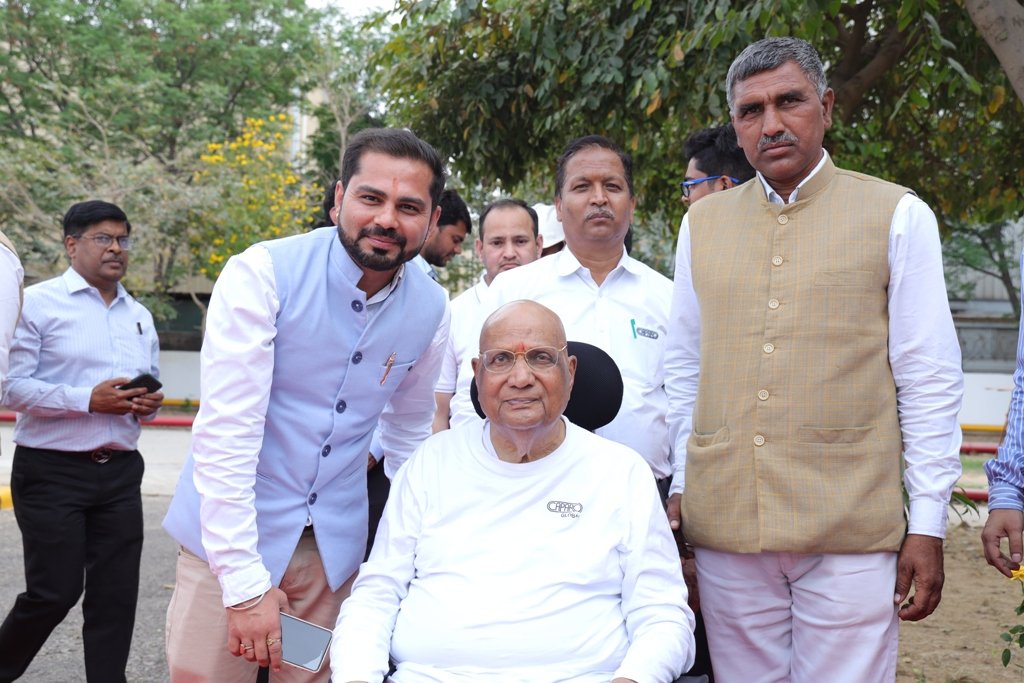 jatinjournalist's tweet photo. कल रात से मन बहुत भारी है, @RtHonLordPaulPC सर के निधन की खबर बेहद दुःख दायी है।उनसे मिलकर बहुत कुछ सीखा और बहुत कुछ सीखना बाकि था 🥹। कुछ ही दिन पहले हुई वीडियो कॉल में उन्होंने अपने पैतृक गाँव चांग देखने की इच्छा जाहिर की थी।भगवान उनकी आत्मा को शांति दें 🥹🙏
#lordswarajpaul https://t.co/ea8HDDNMZG