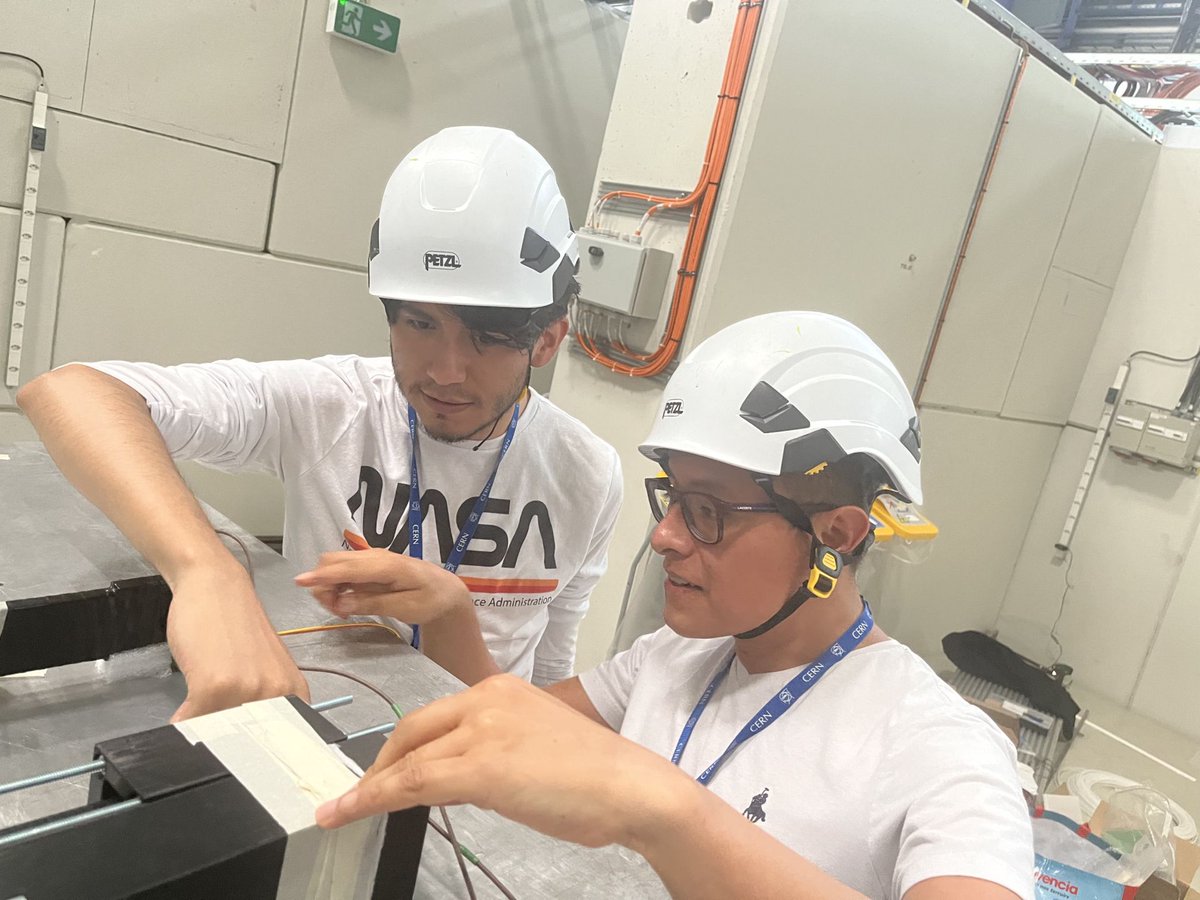 De México al CERN: ciencia sin fronteras

¿Qué papel juega nuestro país en la exploración de lo más pequeño del universo?

El Dr. Antonio Ortiz, investigador del ICN, nos comparte cómo México ha construido detectores de partículas para el experimento ALICE en el CERN