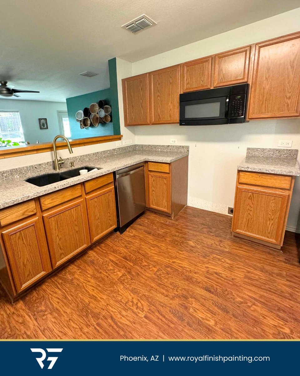 Love your layout but hate the color? We’ll refinish your cabinets and completely refresh your kitchen’s vibe.

Serving Phoenix and Scottsdale:
📱 602-497-2199
📧 danny@royalfinishpainting.com