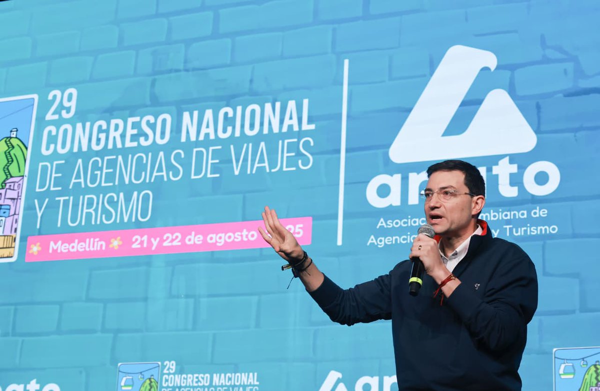 #CongresoANATO2025 "Quitarle el impuesto del IVA a los tiquetes aéreos ayudará a que sea más barato viajar en Colombia fomentando el consumo". <a href="/pipecordoba/">Felipe Córdoba Larrarte</a>, candidato presidencial.

<a href="/PaulaCortesC/">Paula Cortés Calle</a>